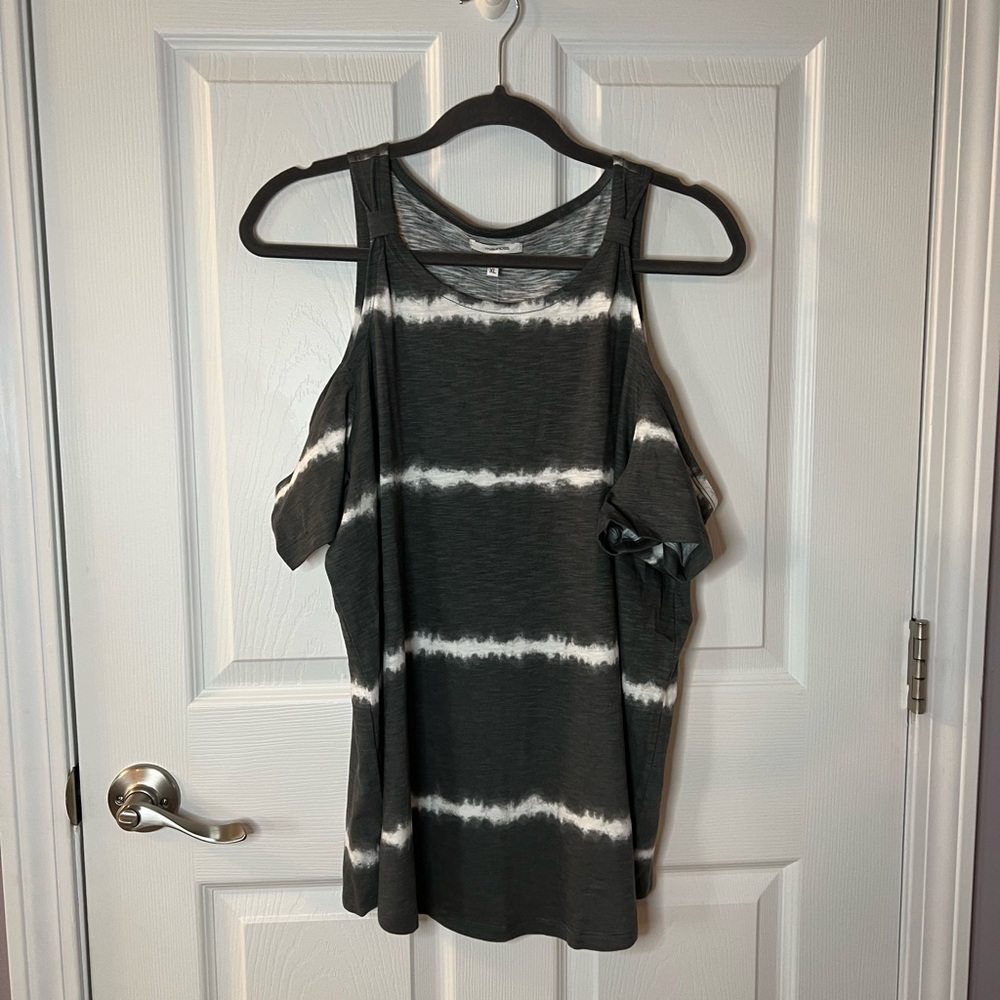 NWT Women’s Striped TieDye Cold Shoulder Shirt XL